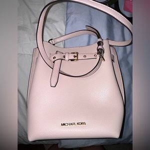 Michael Kors- Small Emilia Bucket Crossbody